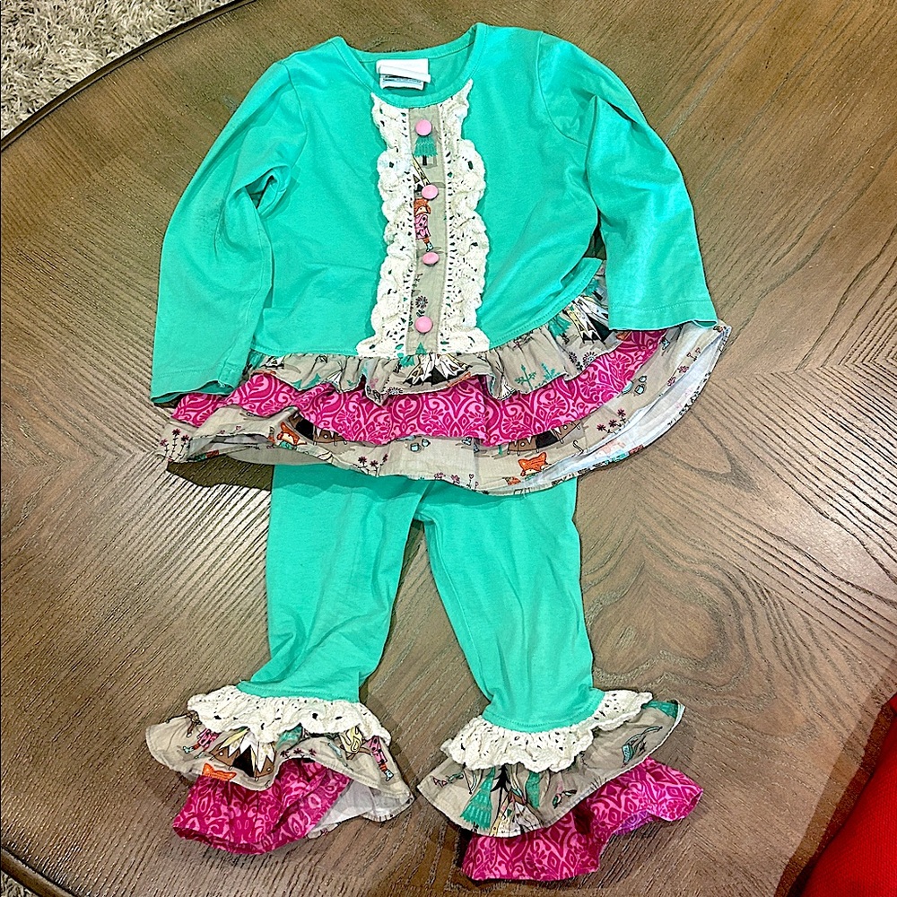 Girls Natalie Grant Size 24 M 2 Piece Fall sm1003
Slight stain on the arm